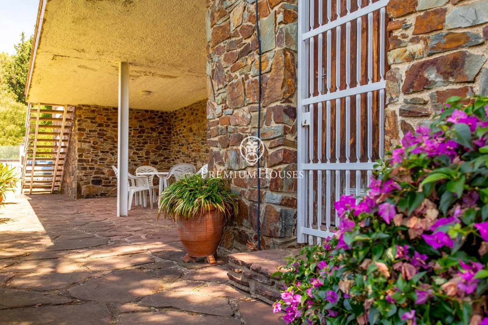 5 sypialnia Willa na sprzedaż w Vallromanes z basenem garażem - 645 000 € (Ref: 9945714)