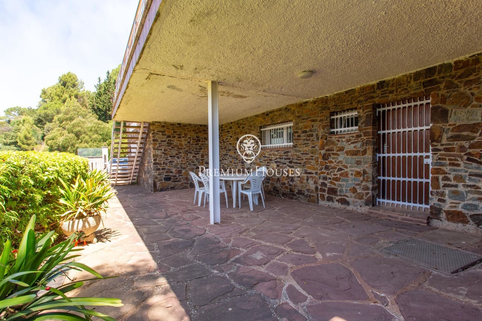 5 sypialnia Willa na sprzedaż w Vallromanes z basenem garażem - 645 000 € (Ref: 9945714)
