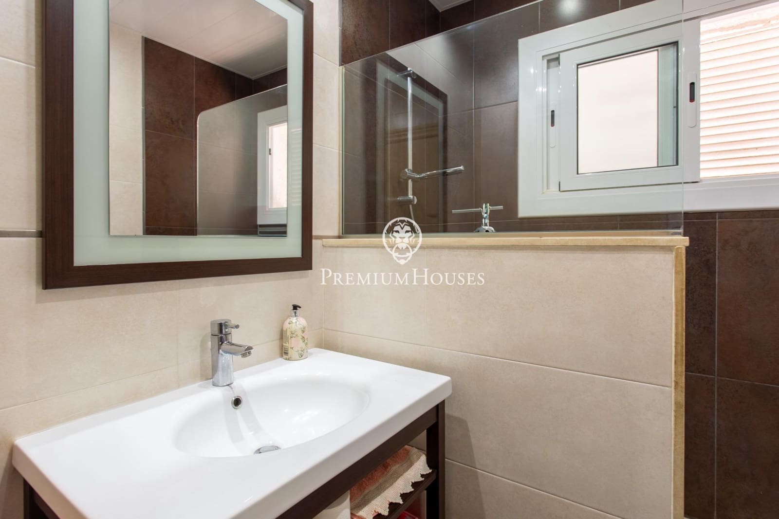 Chalet de 5 habitaciones en Vallromanes en venta con piscina garaje - 645.000 € (Ref: 9945714)