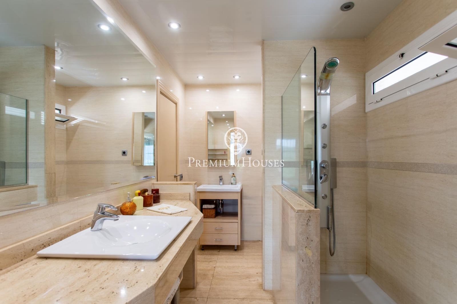 Chalet de 5 habitaciones en Vallromanes en venta con piscina garaje - 645.000 € (Ref: 9945714)