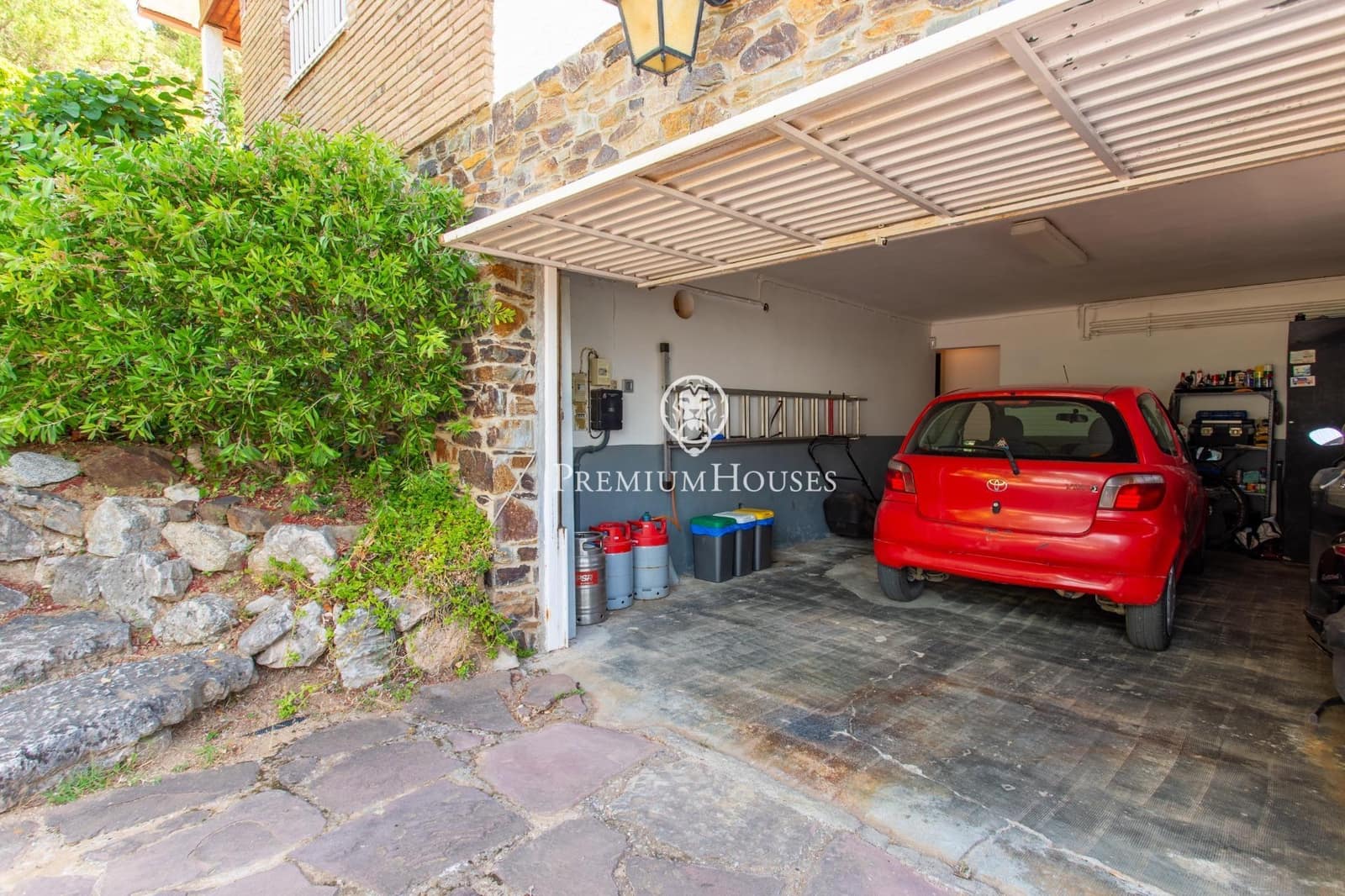 Chalet de 5 habitaciones en Vallromanes en venta con piscina garaje - 645.000 € (Ref: 9945714)