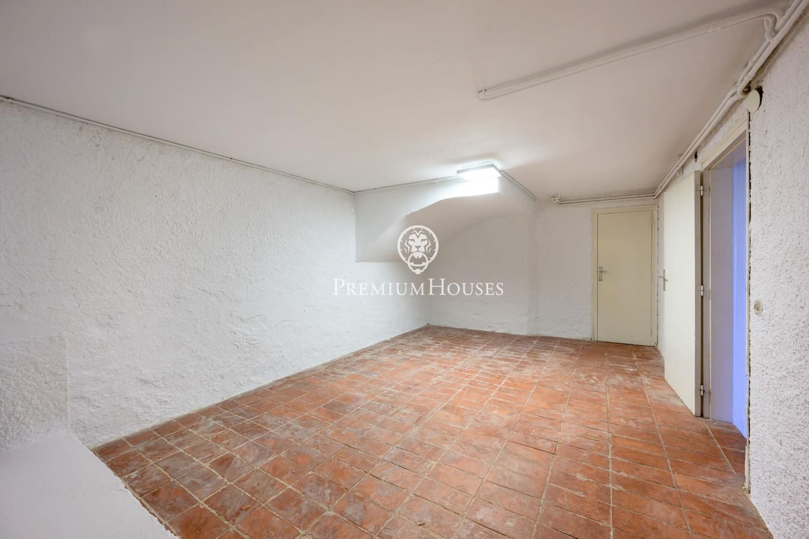 5 bedroom Villa for sale in Vallromanes with pool garage - € 645,000 (Ref: 9945714)