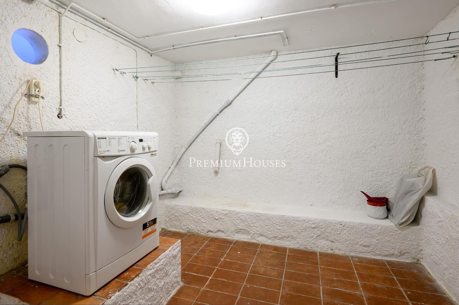 5 bedroom Villa for sale in Vallromanes with pool garage - € 645,000 (Ref: 9945714)