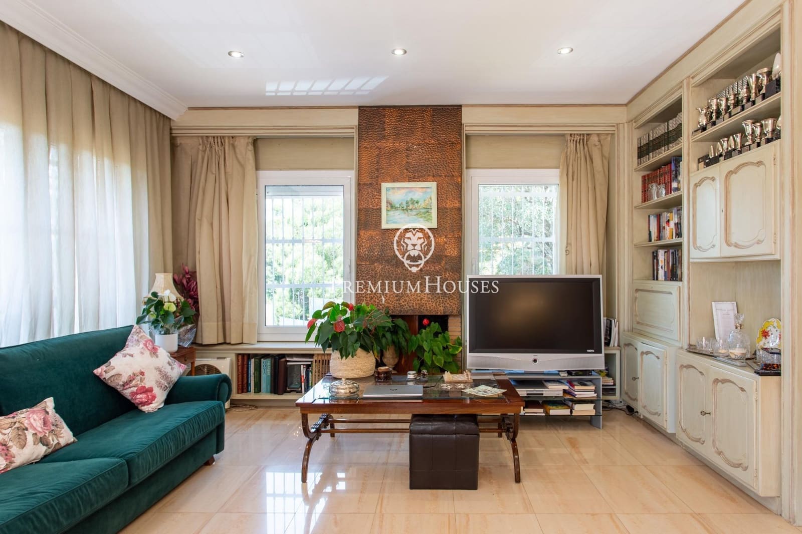 5 bedroom Villa for sale in Vallromanes with pool garage - € 645,000 (Ref: 9945714)
