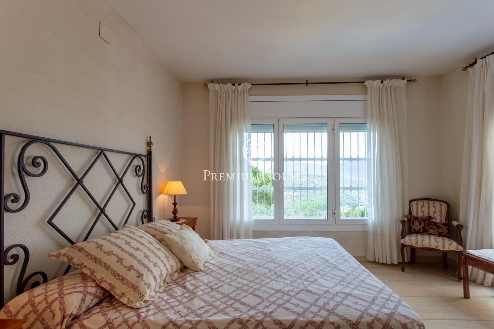 5 bedroom Villa for sale in Vallromanes with pool garage - € 645,000 (Ref: 9945714)