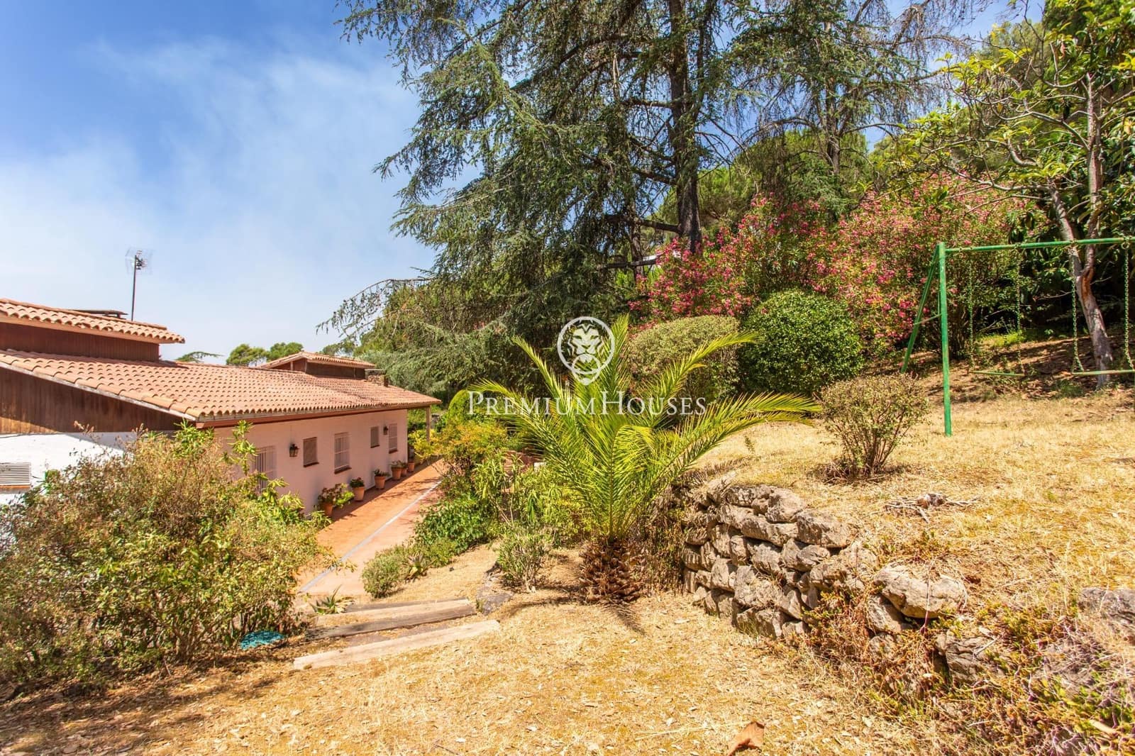 5 bedroom Villa for sale in Vallromanes with pool garage - € 645,000 (Ref: 9945714)