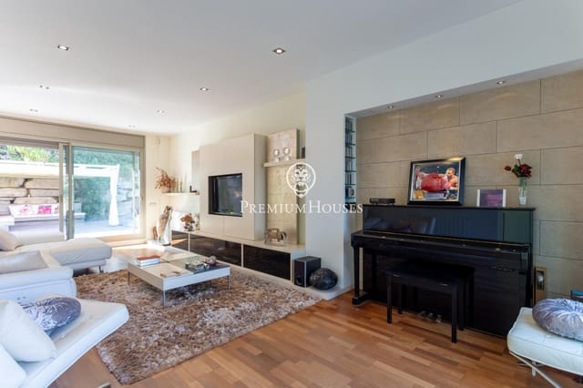 4 chambre Villa/Maison à vendre à Alella avec piscine - 1 100 000 € (Ref: 9949794)