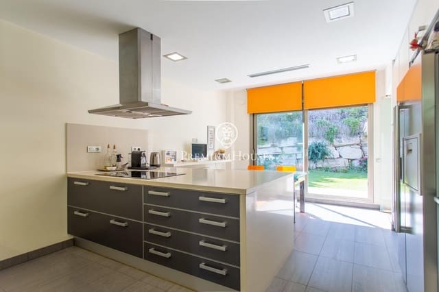 4 chambre Villa/Maison à vendre à Alella avec piscine - 1 100 000 € (Ref: 9949794)