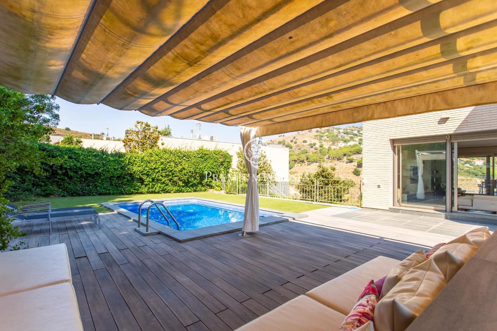 4 chambre Villa/Maison à vendre à Alella avec piscine - 1 100 000 € (Ref: 9949794)