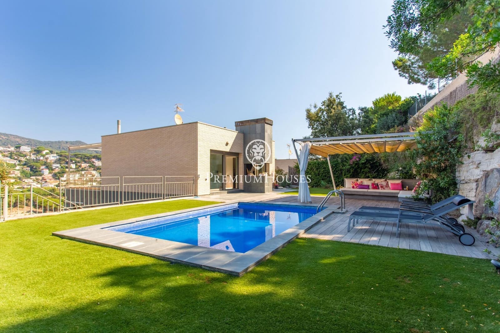 4 chambre Villa/Maison à vendre à Alella avec piscine - 1 100 000 € (Ref: 9949794)
