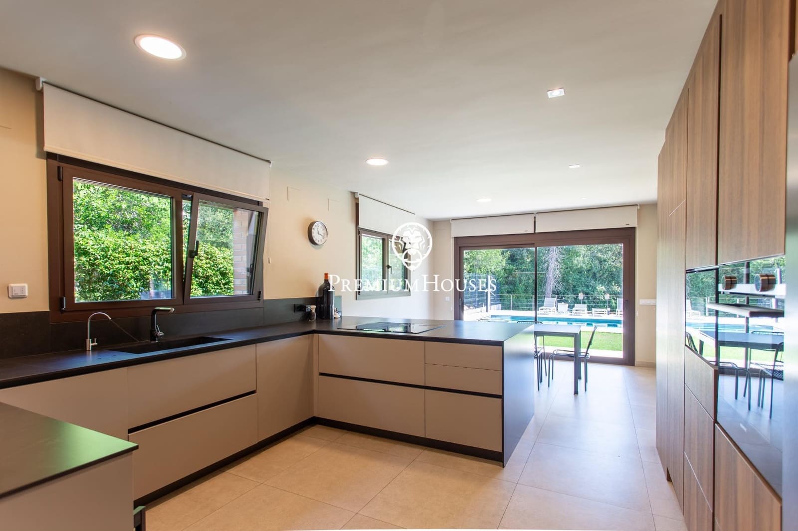 5 bedroom Villa for sale in Les Franqueses del Valles with garage - € 1,190,000 (Ref: 9957979)