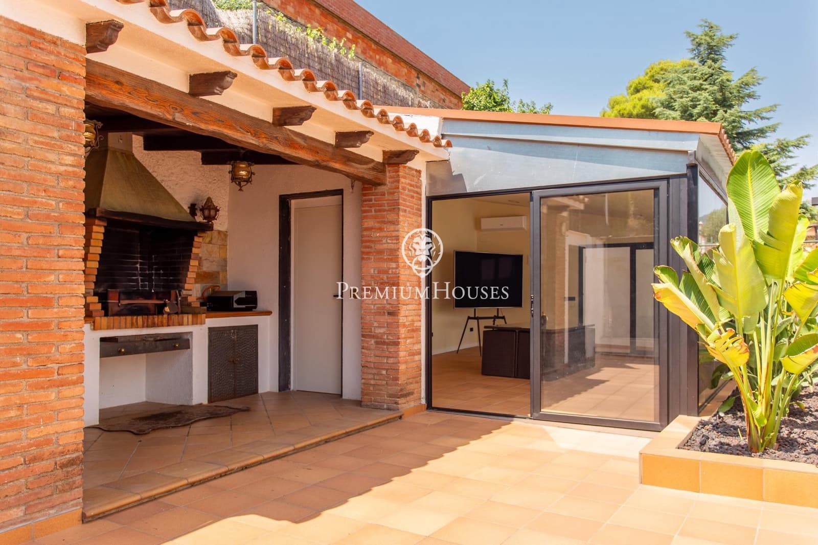 4 chambre Villa/Maison à vendre à Cabrils avec piscine garage - 830 000 € (Ref: 9994237)