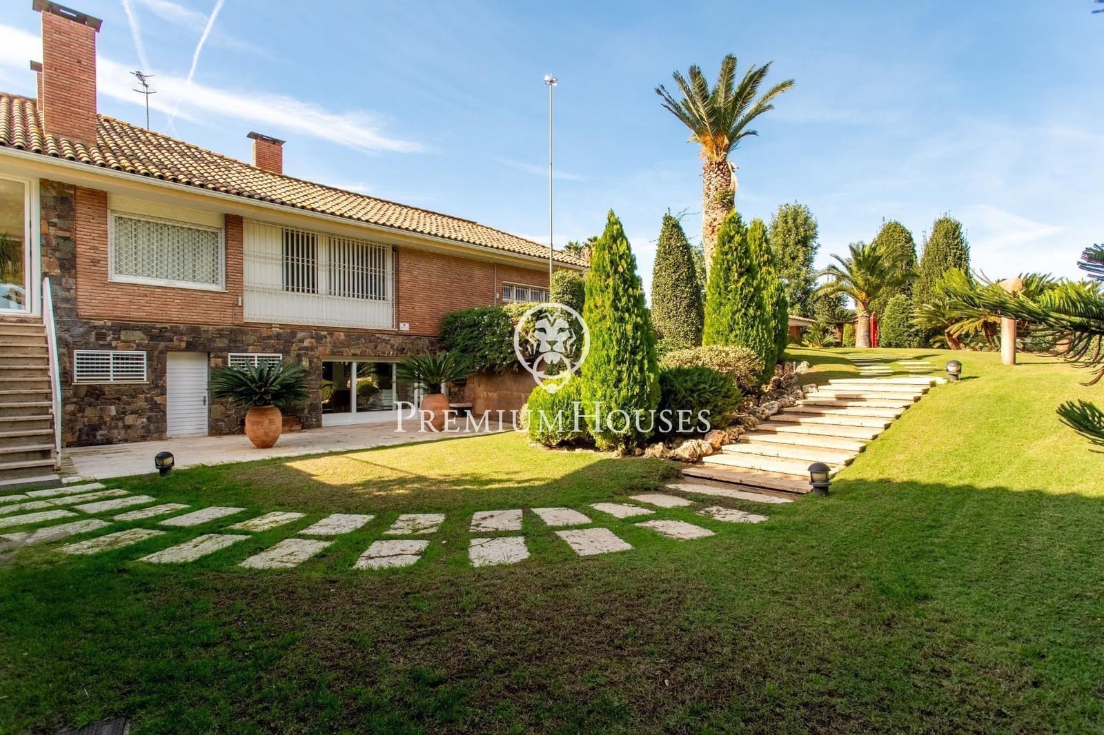 6 bedroom Villa for sale in Sant Andreu de Llavaneres with pool garage - € 4,500,000 (Ref: 9999630)