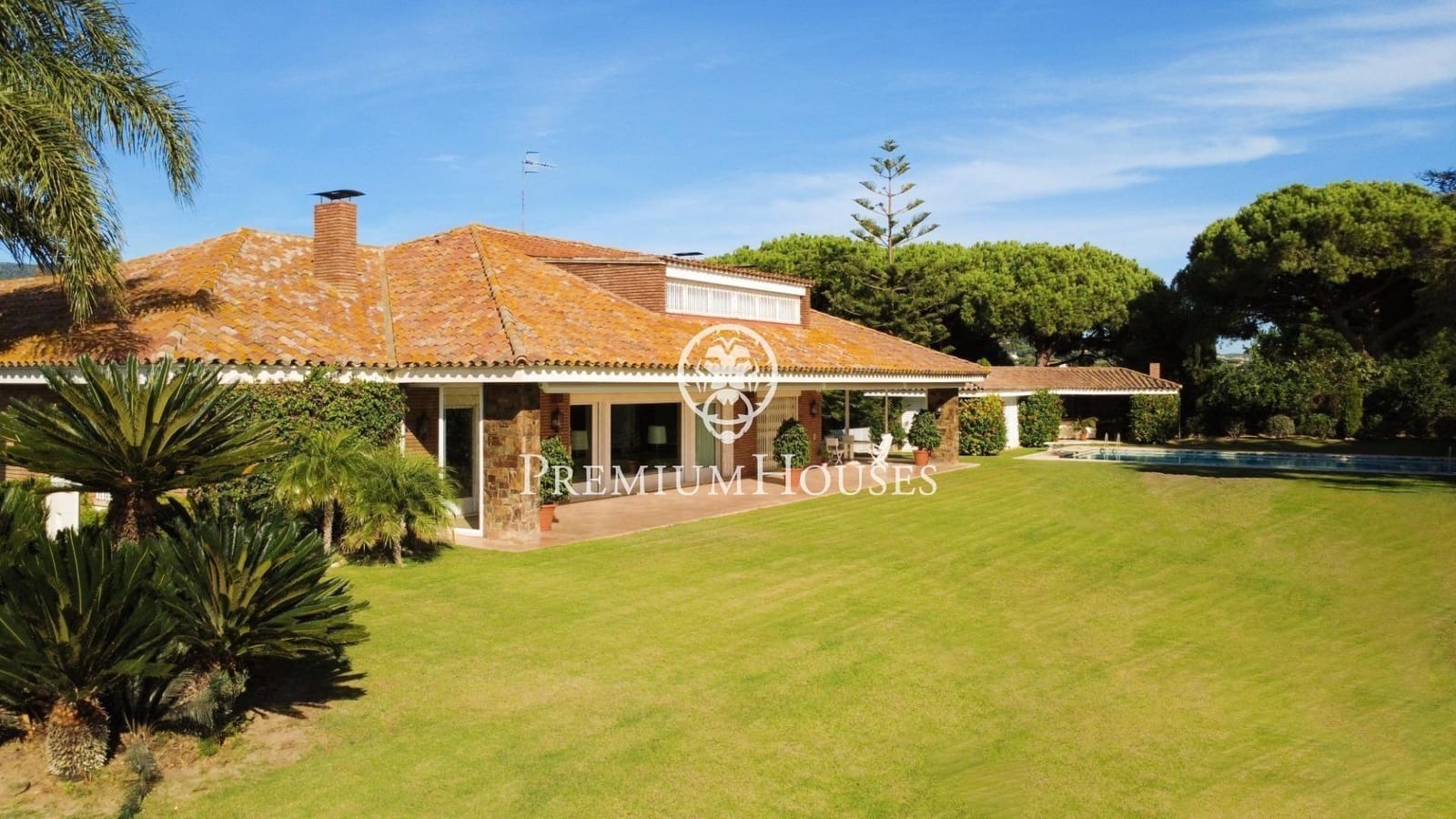 6 bedroom Villa for sale in Sant Andreu de Llavaneres with pool garage - € 4,500,000 (Ref: 9999630)