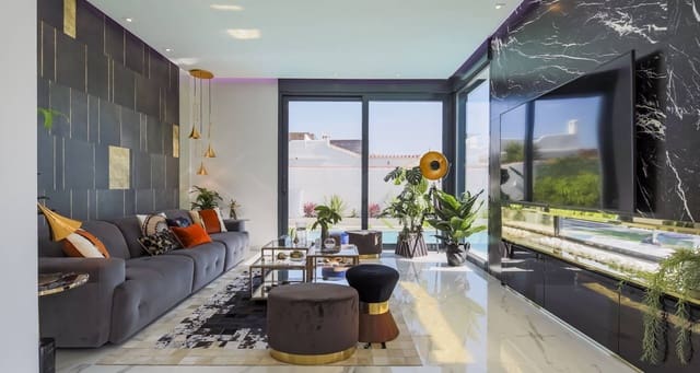 Chalet de 1 habitación en Torrevieja en venta con piscina garaje - 590.000 € (Ref: 7822516)