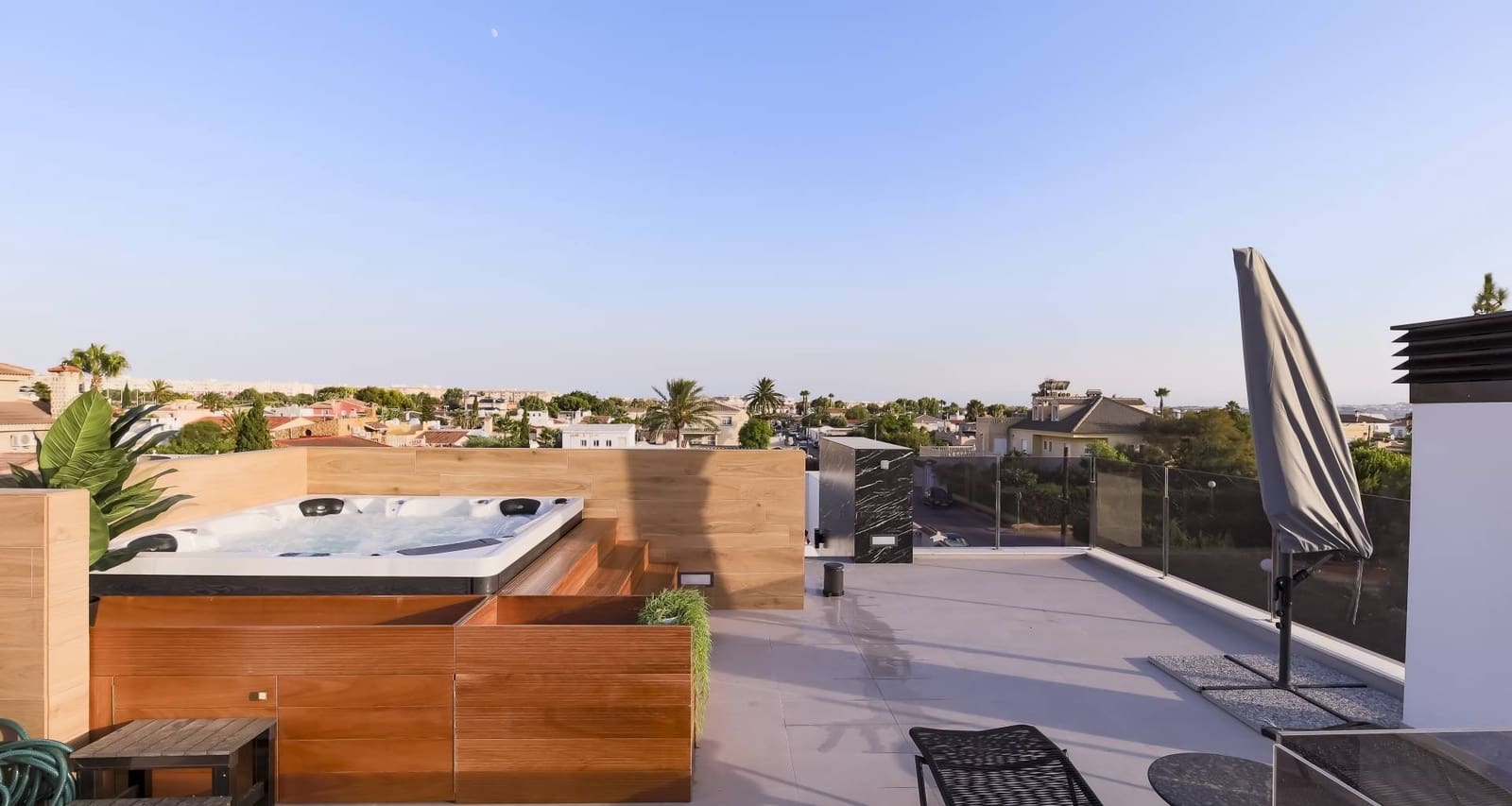 1 bedroom Villa for sale in Torrevieja with pool garage - € 590,000 (Ref: 7822516)