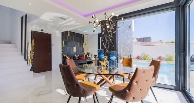 Chalet de 1 habitación en Torrevieja en venta con piscina garaje - 590.000 € (Ref: 7822516)