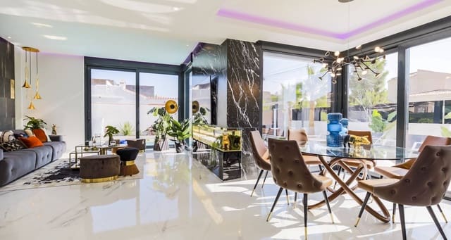 Chalet de 1 habitación en Torrevieja en venta con piscina garaje - 590.000 € (Ref: 7822516)