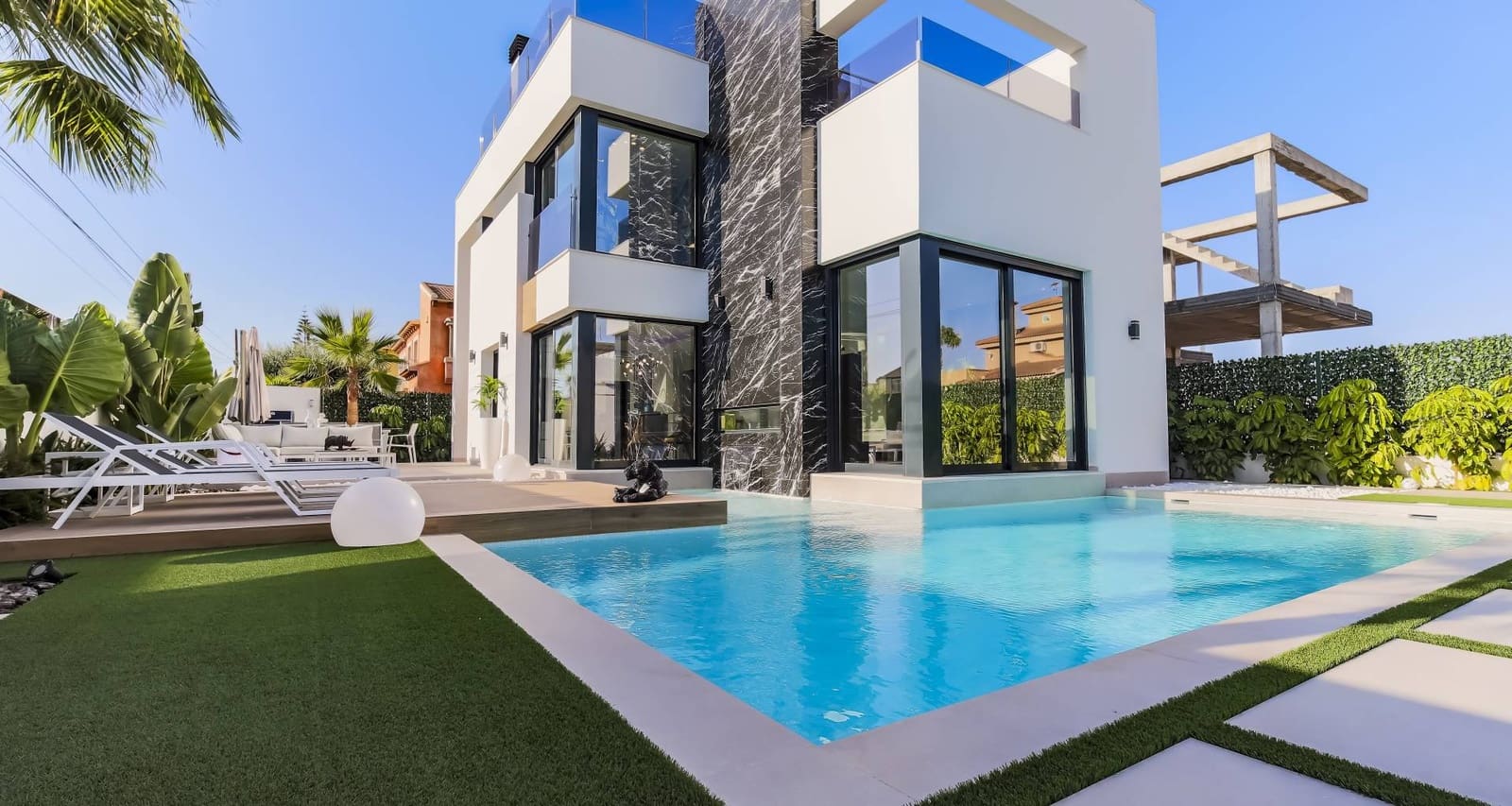 1 bedroom Villa for sale in Torrevieja with pool garage - € 590,000 (Ref: 7822516)