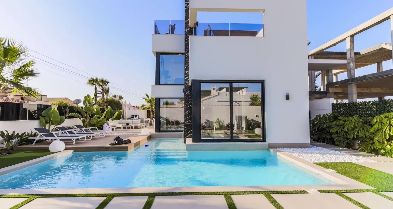 1 bedroom Villa for sale in Torrevieja with pool garage - € 590,000 (Ref: 7822516)