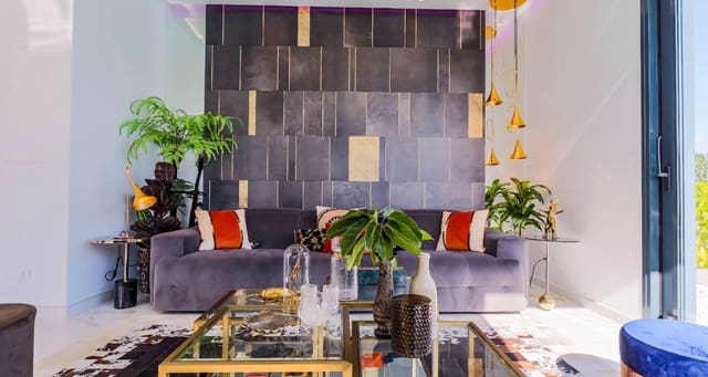 Chalet de 1 habitación en Torrevieja en venta con piscina garaje - 590.000 € (Ref: 7822516)