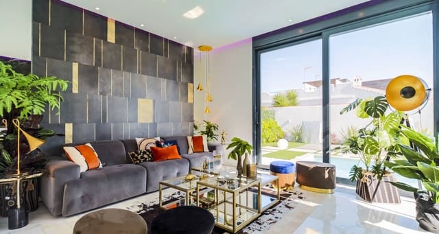 Chalet de 1 habitación en Torrevieja en venta con piscina garaje - 590.000 € (Ref: 7822516)