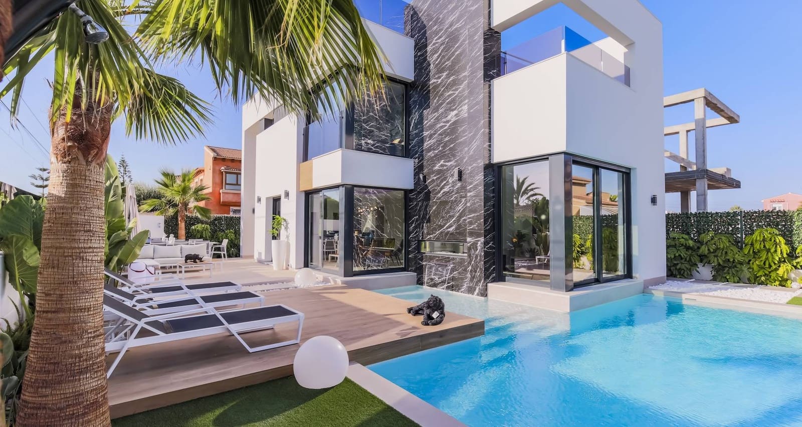 1 bedroom Villa for sale in Torrevieja with pool garage - € 590,000 (Ref: 7822516)