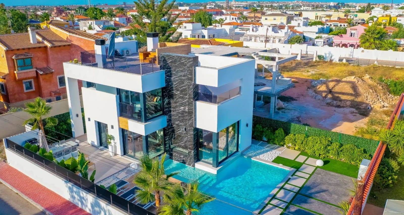 1 bedroom Villa for sale in Torrevieja with pool garage - € 590,000 (Ref: 7822516)