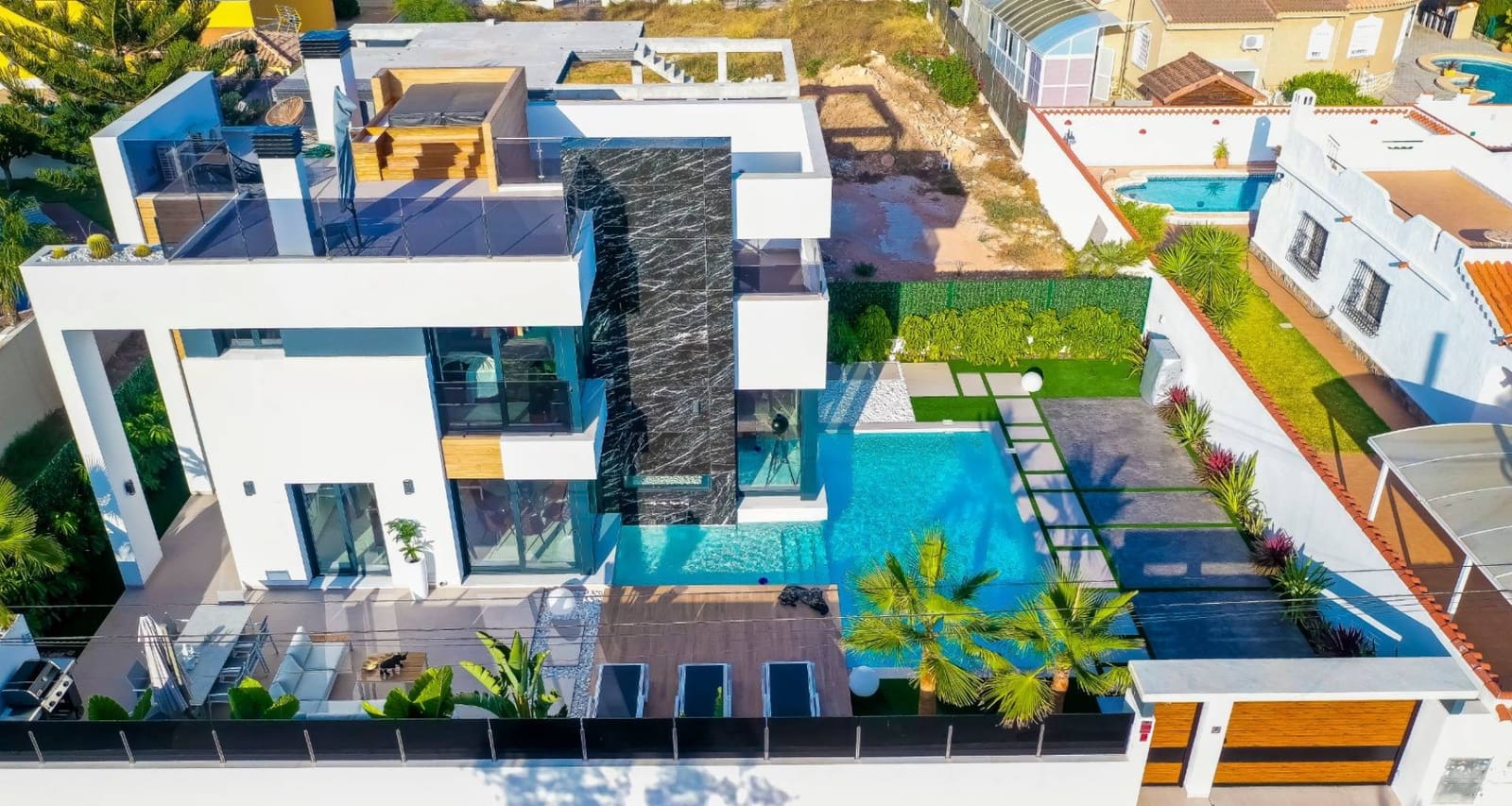 1 bedroom Villa for sale in Torrevieja with pool garage - € 590,000 (Ref: 7822516)