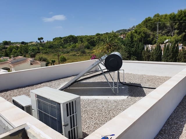 3 sypialnia Willa na sprzedaż w Moraira, Teulada-Moraira z basenem garażem - 645 000 € (Ref: 9244216)