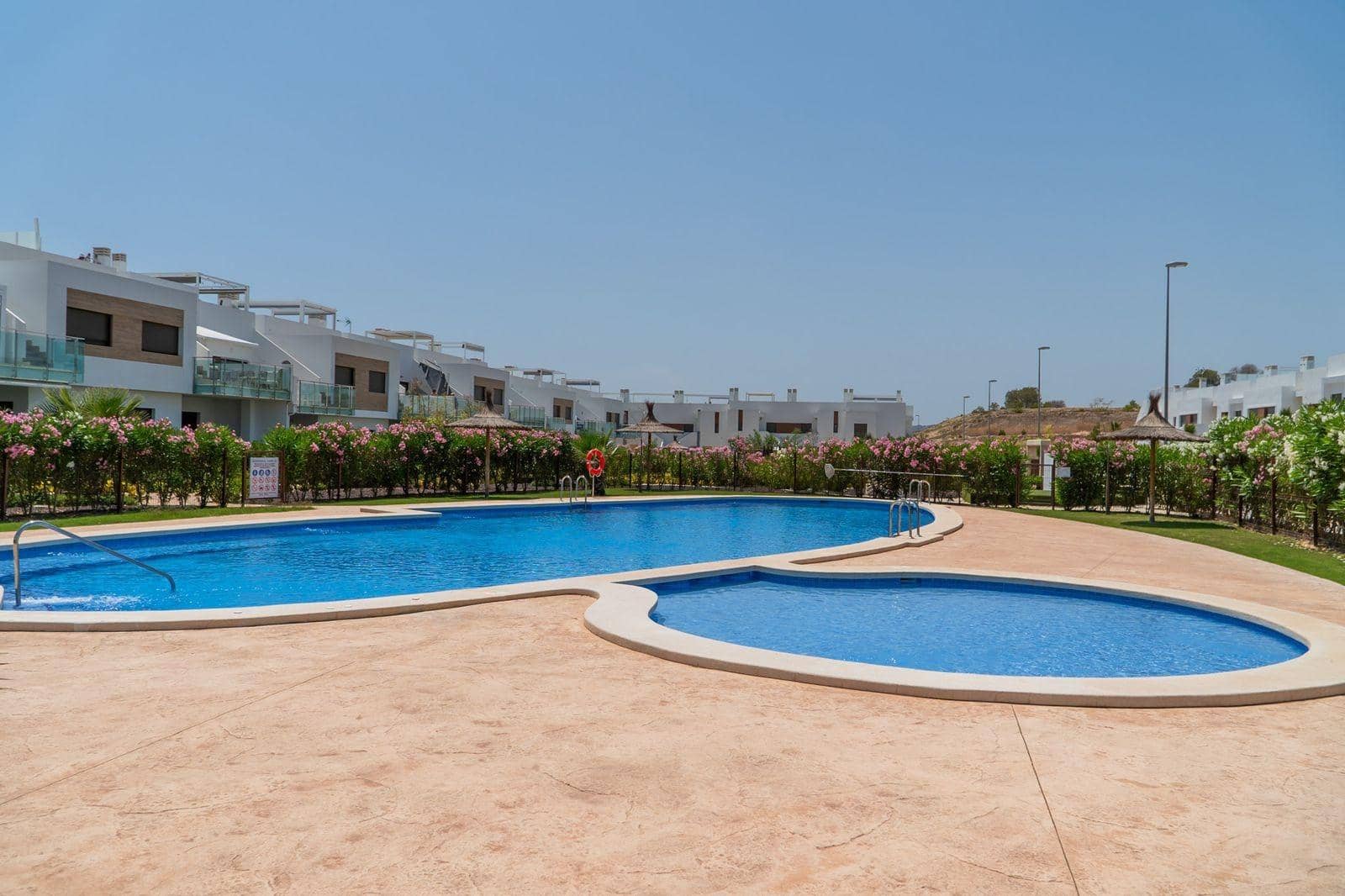 3 soveværelse Bungalow til salg i Orihuela Costa med swimmingpool garage - € 299.900 (Ref: 9246867)