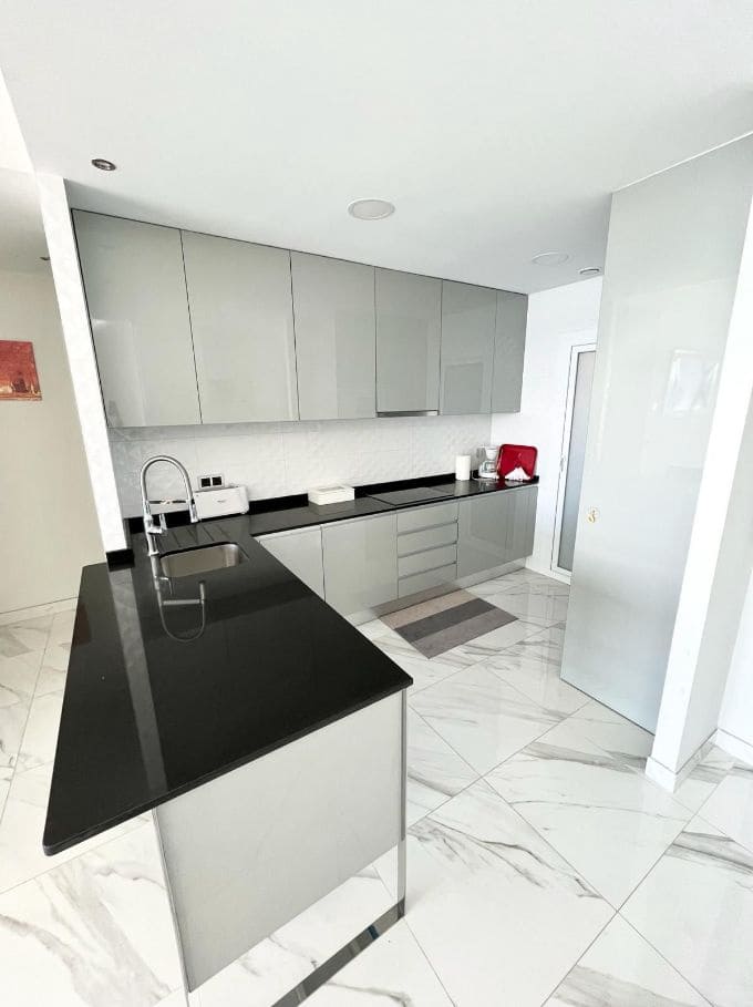 2 soveværelse Lejlighed til salg i Benidorm med swimmingpool garage - € 690.000 (Ref: 9246924)