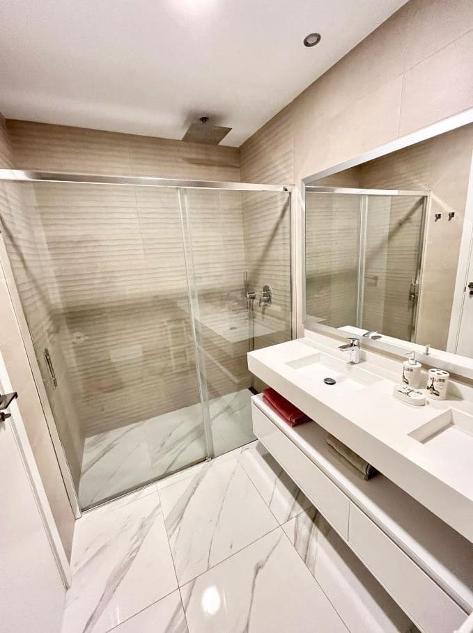 2 soveværelse Lejlighed til salg i Benidorm med swimmingpool garage - € 690.000 (Ref: 9246924)