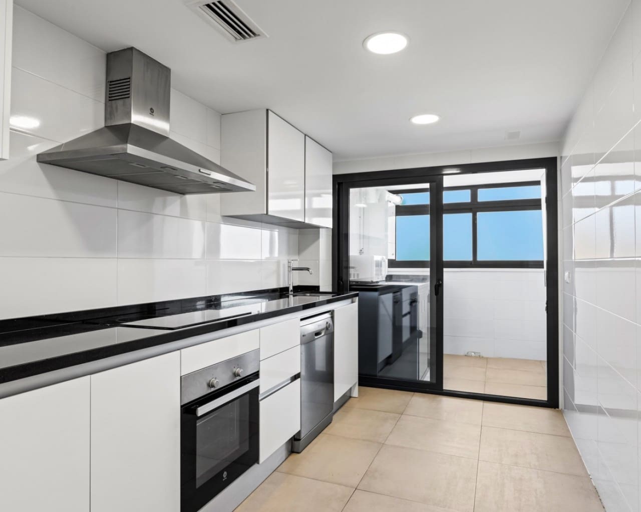 3 soveværelse Lejlighed til salg i Playa de San Juan med swimmingpool garage - € 799.000 (Ref: 9246970)