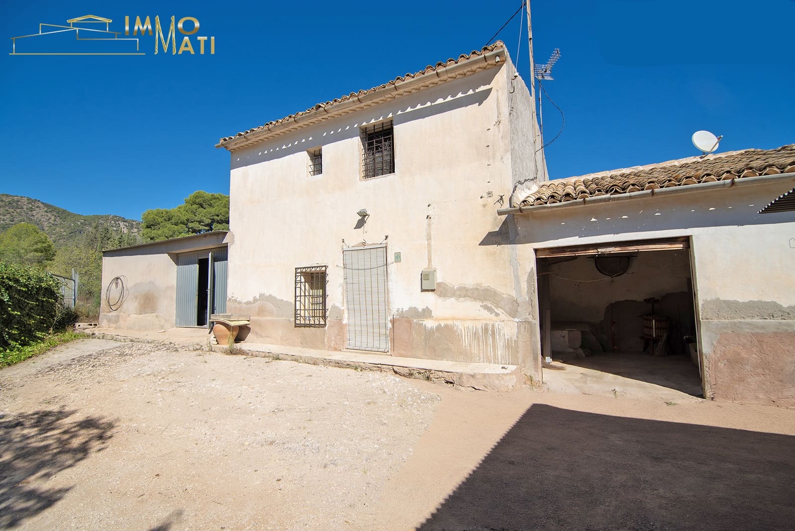 3 bedroom Finca/Country House for sale in La Romana with pool garage - € 179,995 (Ref: 10162396)