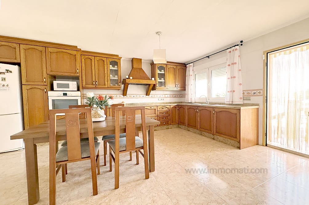 3 soveværelse Finca/Landehus til salg i Novelda med swimmingpool - € 315.000 (Ref: 8568937)