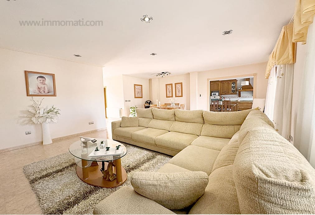 3 soveværelse Finca/Landehus til salg i Novelda med swimmingpool - € 315.000 (Ref: 8568937)