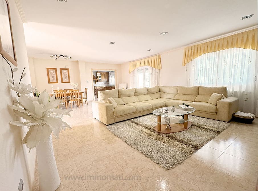 3 soveværelse Finca/Landehus til salg i Novelda med swimmingpool - € 315.000 (Ref: 8568937)