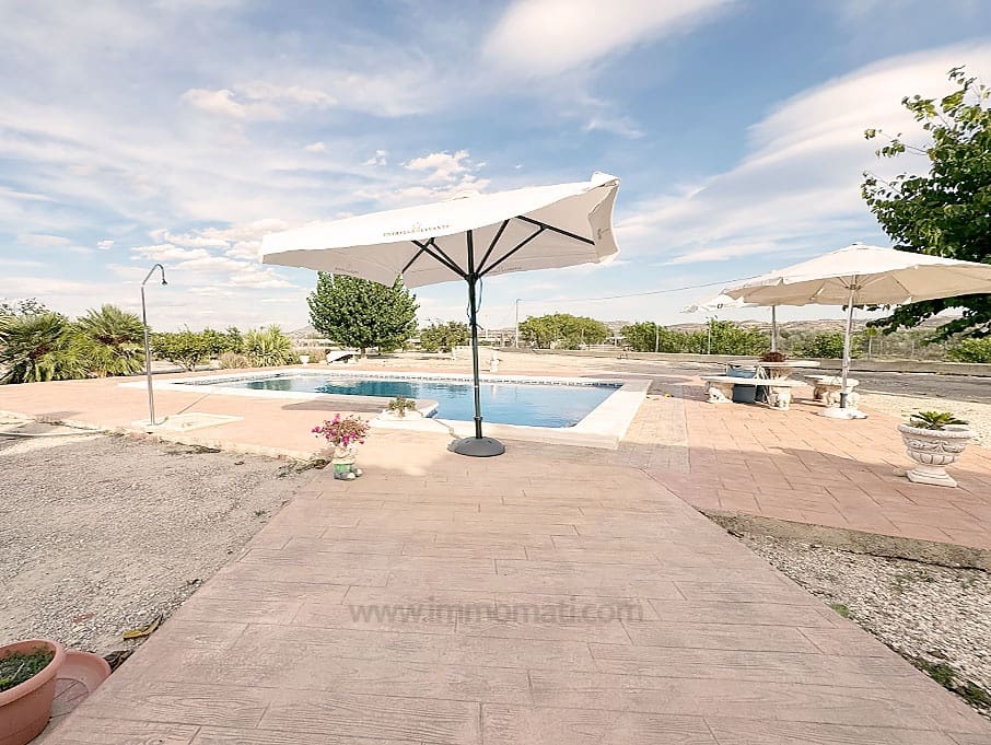 3 soveværelse Finca/Landehus til salg i Novelda med swimmingpool - € 315.000 (Ref: 8568937)