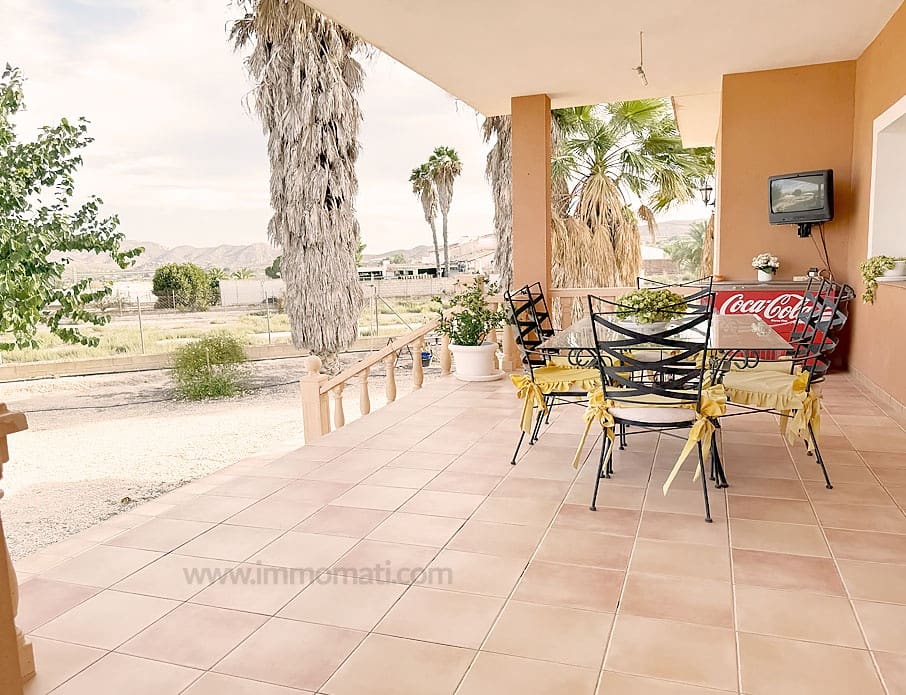 3 soveværelse Finca/Landehus til salg i Novelda med swimmingpool - € 315.000 (Ref: 8568937)