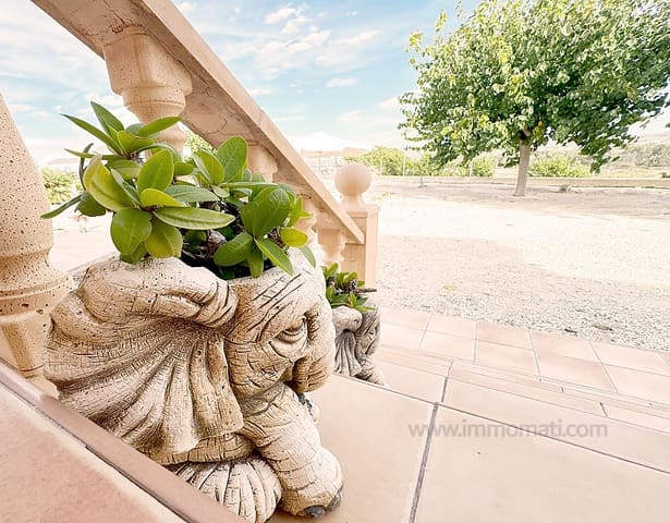 3 soveværelse Finca/Landehus til salg i Novelda med swimmingpool - € 315.000 (Ref: 8568937)