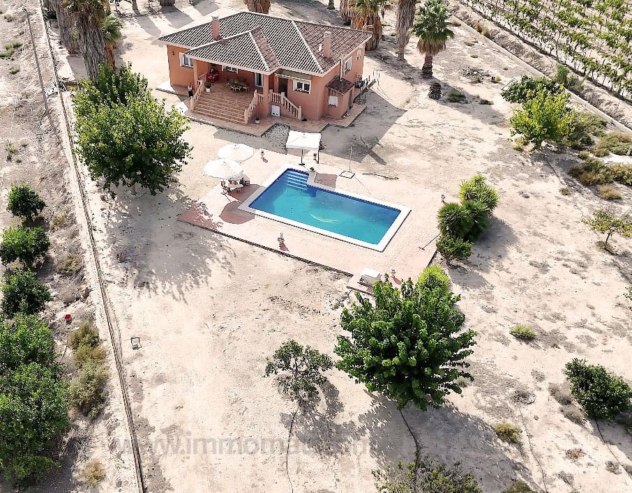 3 soveværelse Finca/Landehus til salg i Novelda med swimmingpool - € 315.000 (Ref: 8568937)