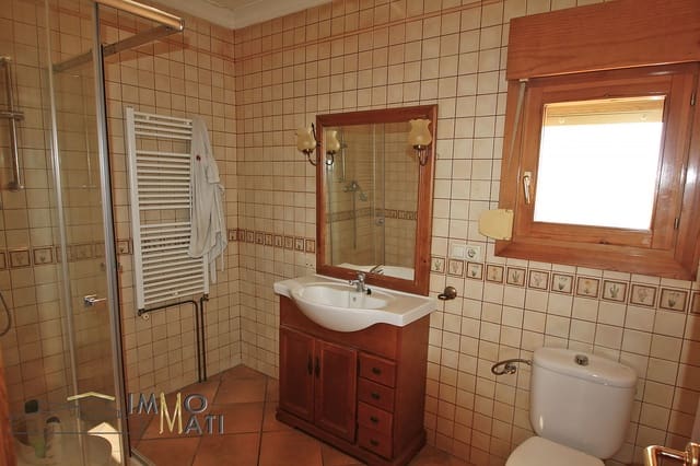 3 Zimmer Villa zu verkaufen in Pinoso mit Garage - 210.000 € (Ref: 9251456)