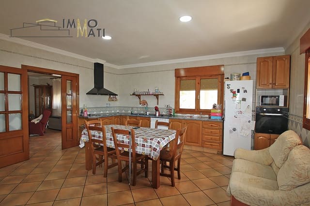 3 Zimmer Villa zu verkaufen in Pinoso mit Garage - 210.000 € (Ref: 9251456)