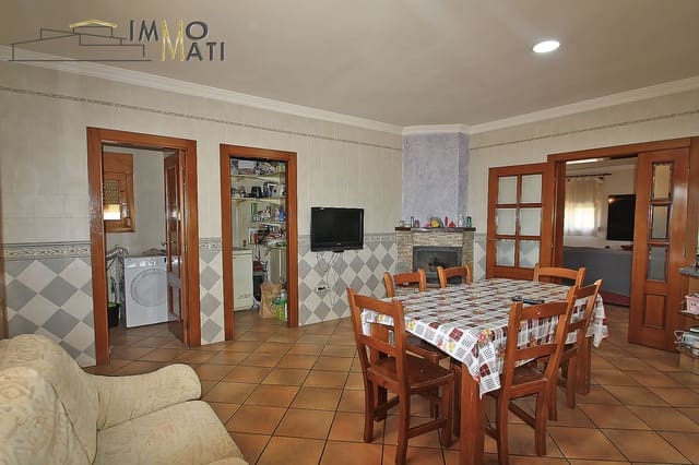 3 Zimmer Villa zu verkaufen in Pinoso mit Garage - 210.000 € (Ref: 9251456)