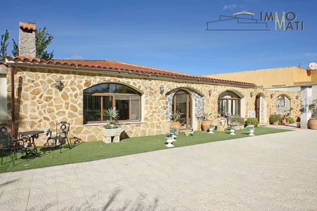 4 camera da letto Finca/Casa di Campagna in vendita in La Romana con piscina - 349.000 € (Rif: 9356956)