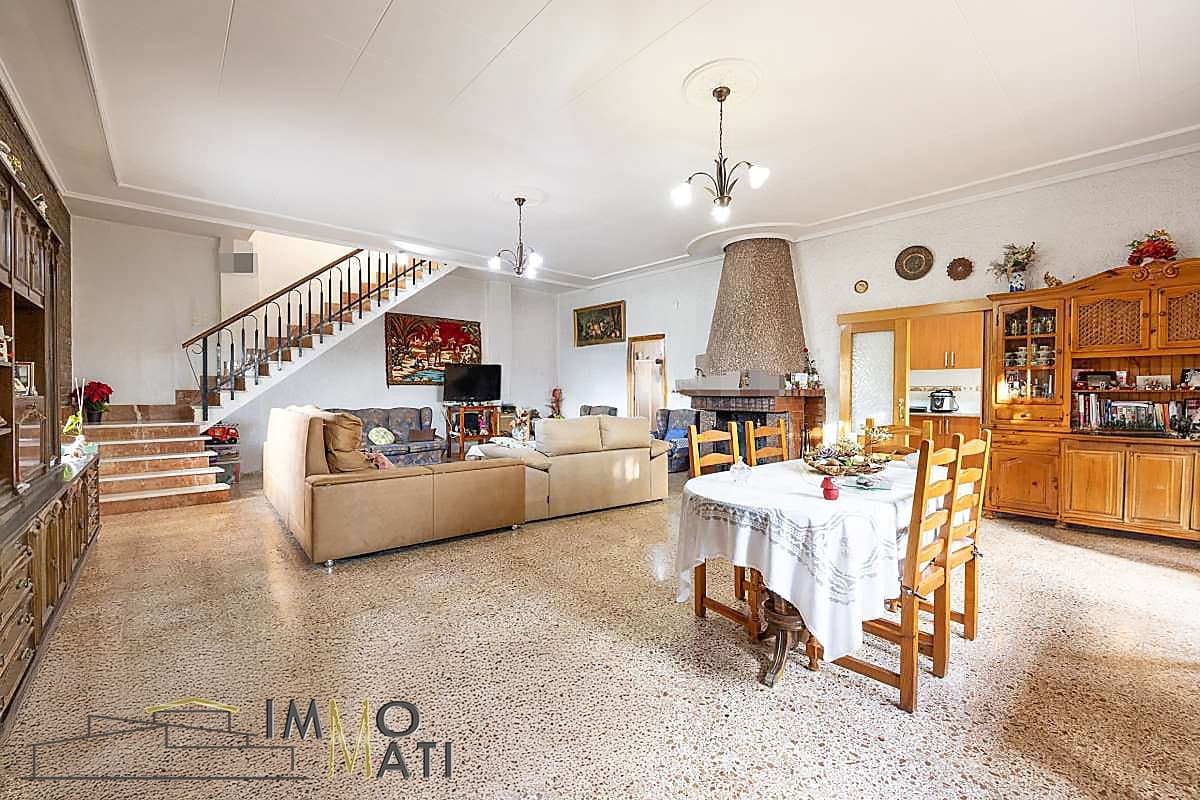 6 bedroom Villa for sale in Agost - € 299,000 (Ref: 9544124)