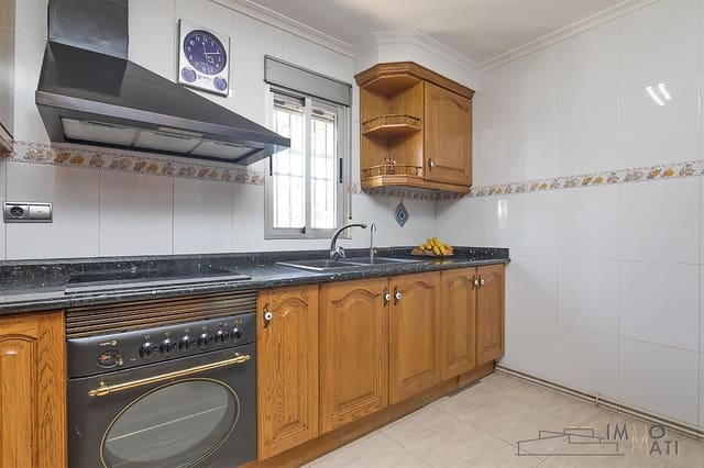 3 makuuhuone Huvila myytävänä paikassa La Romana mukana uima-altaan 
autotalli - 275 000 € (Ref: 9544395)