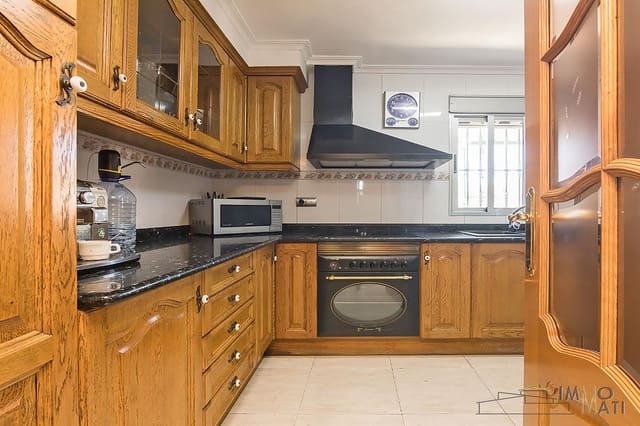 3 makuuhuone Huvila myytävänä paikassa La Romana mukana uima-altaan 
autotalli - 275 000 € (Ref: 9544395)