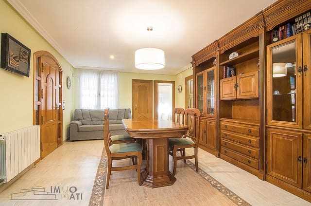 3 makuuhuone Huvila myytävänä paikassa La Romana mukana uima-altaan 
autotalli - 275 000 € (Ref: 9544395)